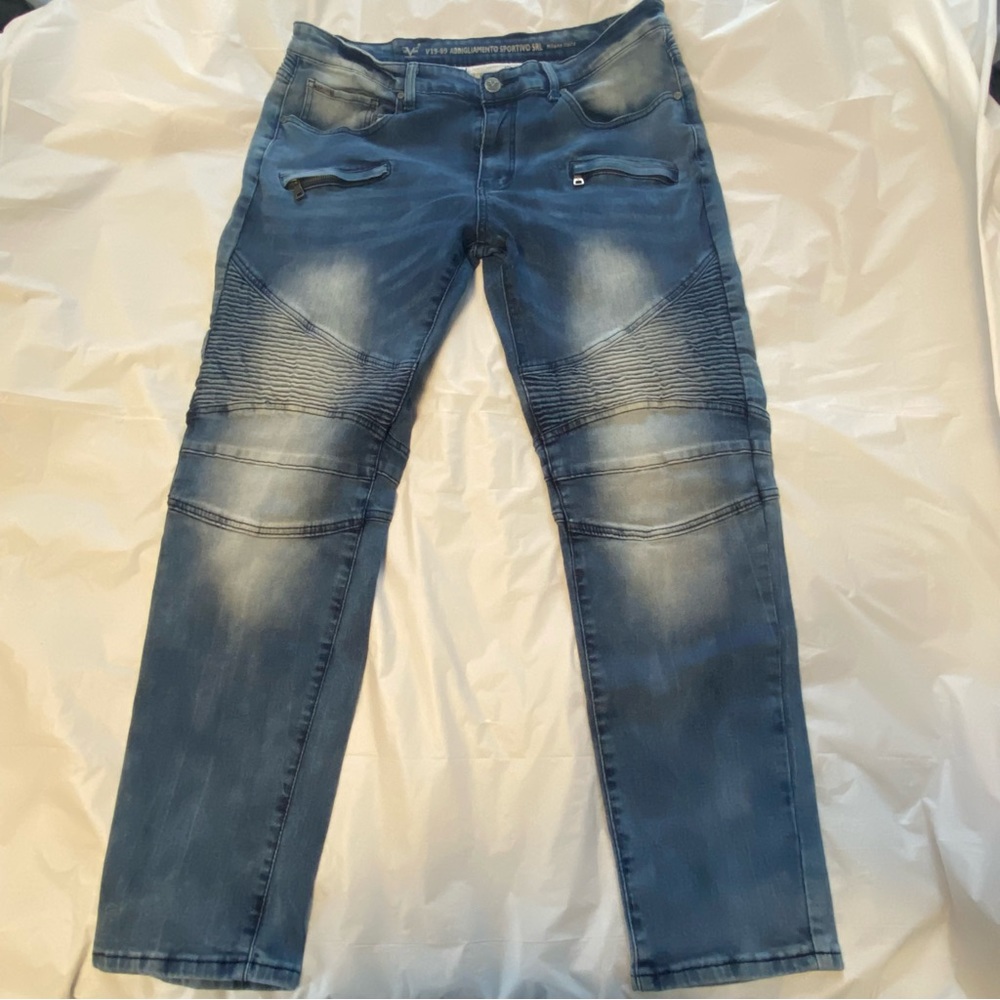 V 1969 Italia Versace jeans. Great condition! Size 38x32.